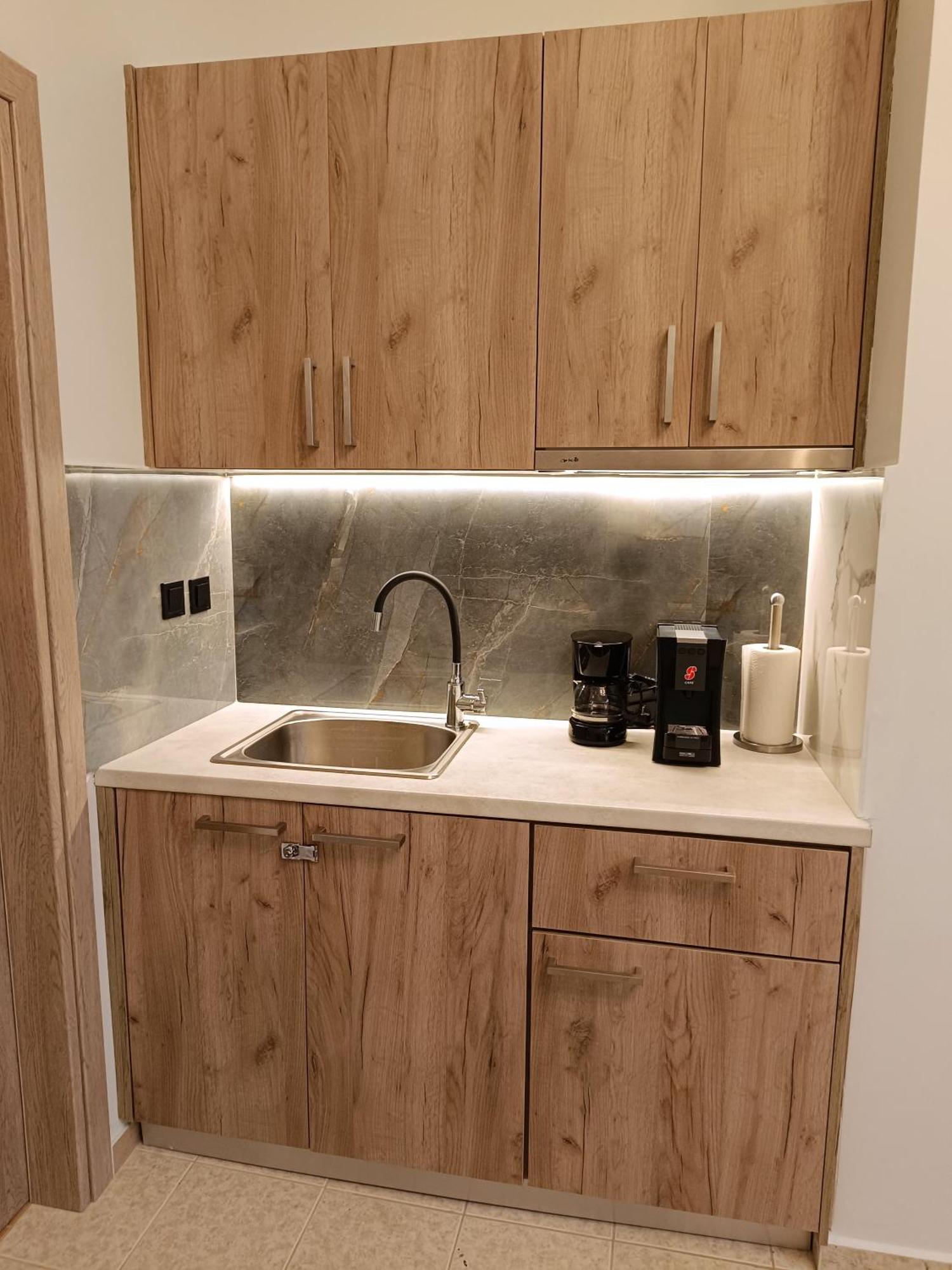 Giorgio Patrasso - Micro Apartment In The Center Of Patras Ngoại thất bức ảnh